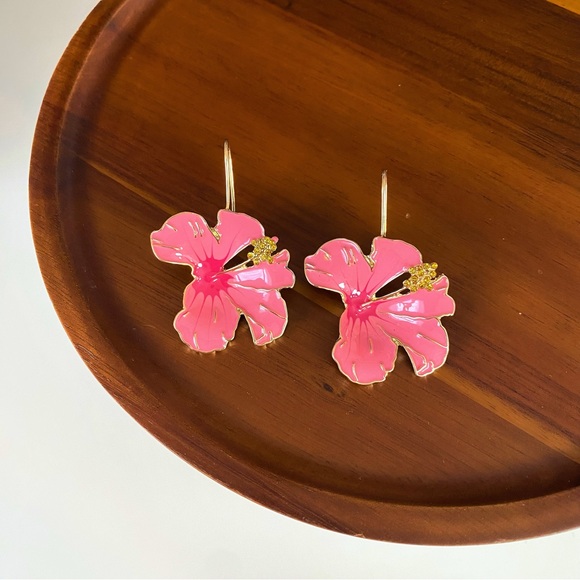 Jewelry - 3/$20 Vintage Enamel Beautiful Pink Hibiscus Flower Gold Accent Earrings